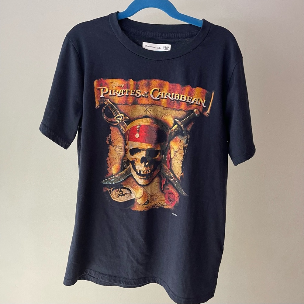 Abercrombie Kids T-shirt pirates of the caribbean print Size 13/14 Boys Navy